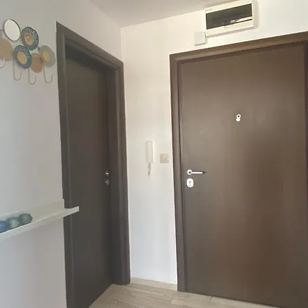 Paradiso 'в' 207 Two Bedroom דירה נסבר