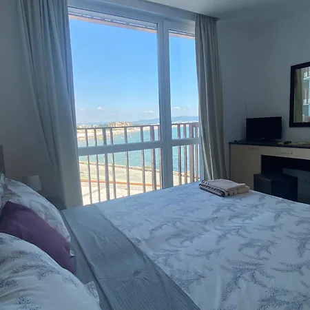 Paradiso 'в' 207 Two Bedroom