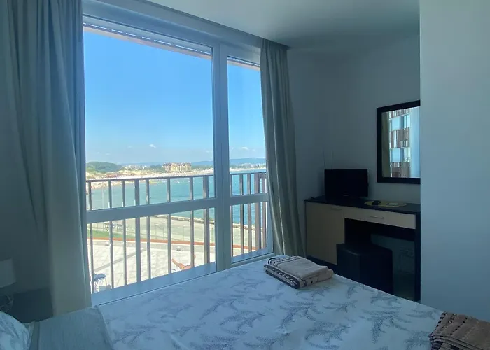 Paradiso 'в' 207 Two Bedroom * 内塞伯尔